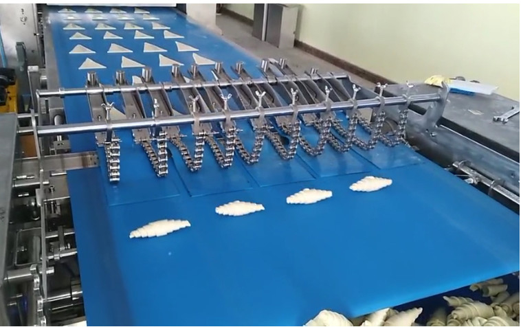 850mm Croissant Making Production Line Automatic Bakery Equipment