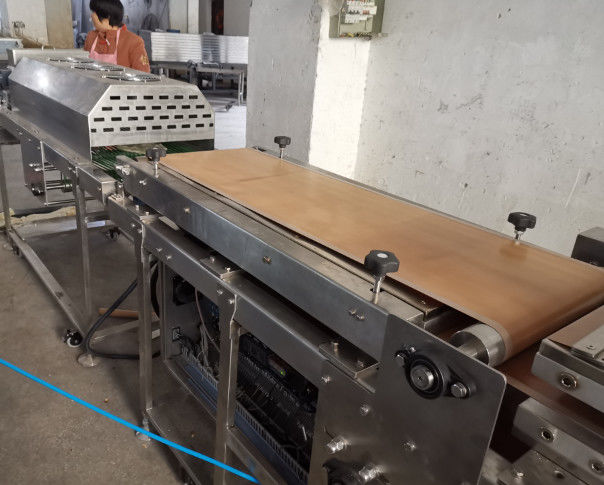 Compact Hot Pressing Type Tortilla Machine Industrial Dealing With Dough Batter