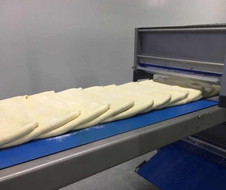 Full Auto. dough laminator machine capacity up to 2000kg/hr with 35 layers of margarine