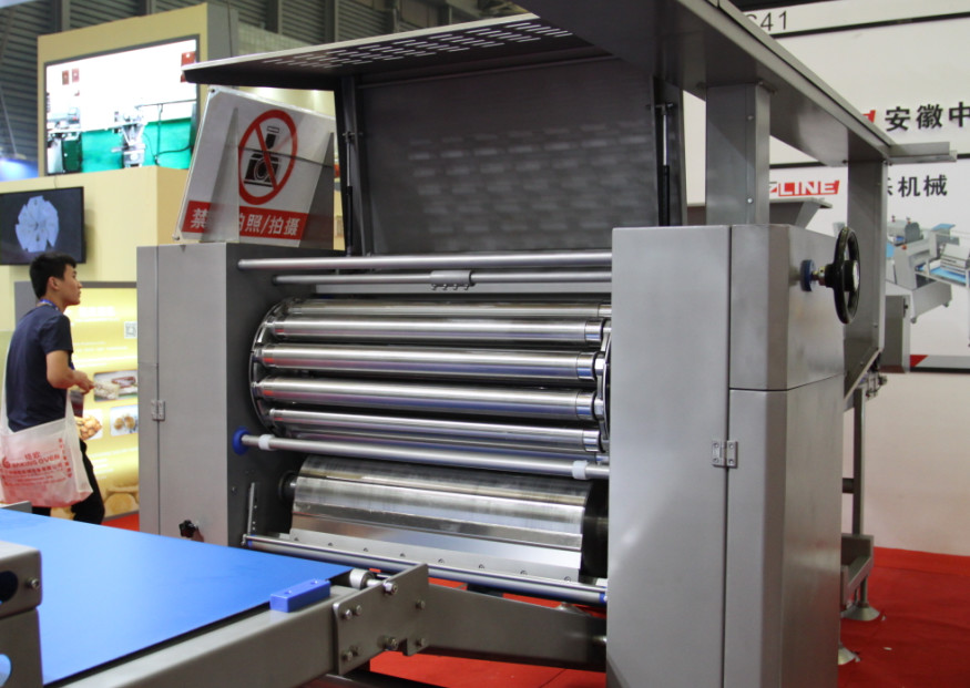 Safety Guaranteed Dough Laminator Machine Siemens Servo Motor For Croissant Production
