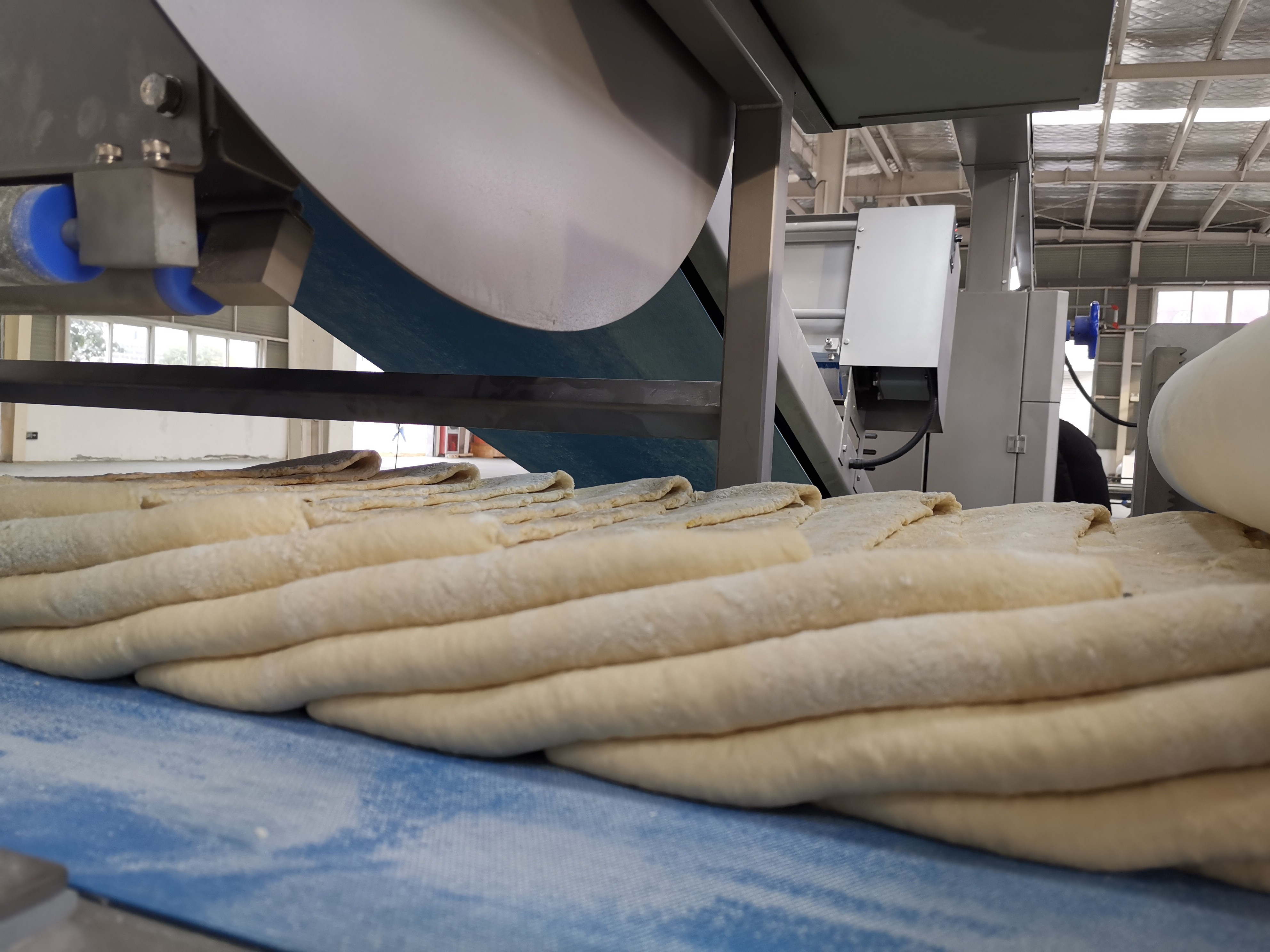 Siemens Panel Croissant Production Line Automatic Biscuit Machine For Bakery Factory