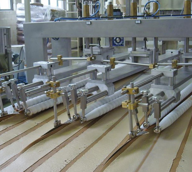 Commercial Swiss Roll Production Line , Cake Making Equipment For Jam Filled Roll Cake