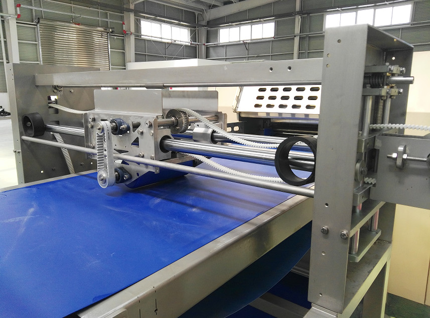 ZKS850 Pastry laminating line / capacity 1200kg/hr with diverse make up accessories and auto.panning machine