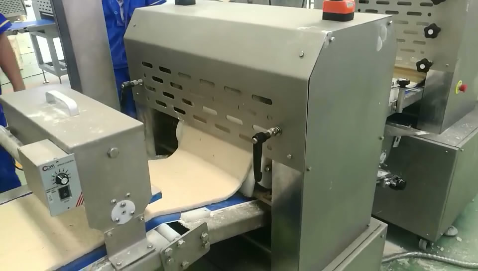 Auto Dough Scrap Removing Pizza Line Pizza Automatic Machine With 5000 Pizza / Hr Capacity