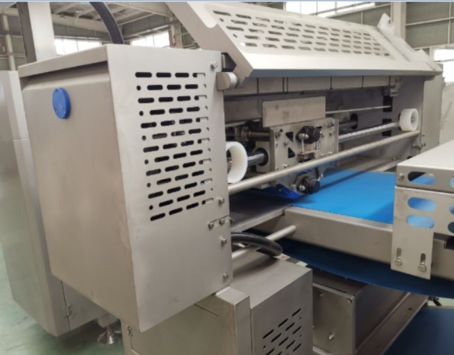 Full Auto. dough laminator machine capacity up to 2000kg/hr with 35 layers of margarine
